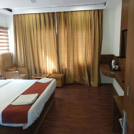 Hotel Di Villa Manāli Buitenkant foto