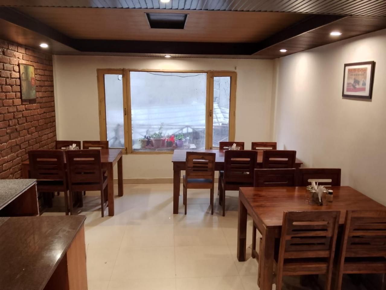 Hotel Di Villa Manāli Buitenkant foto