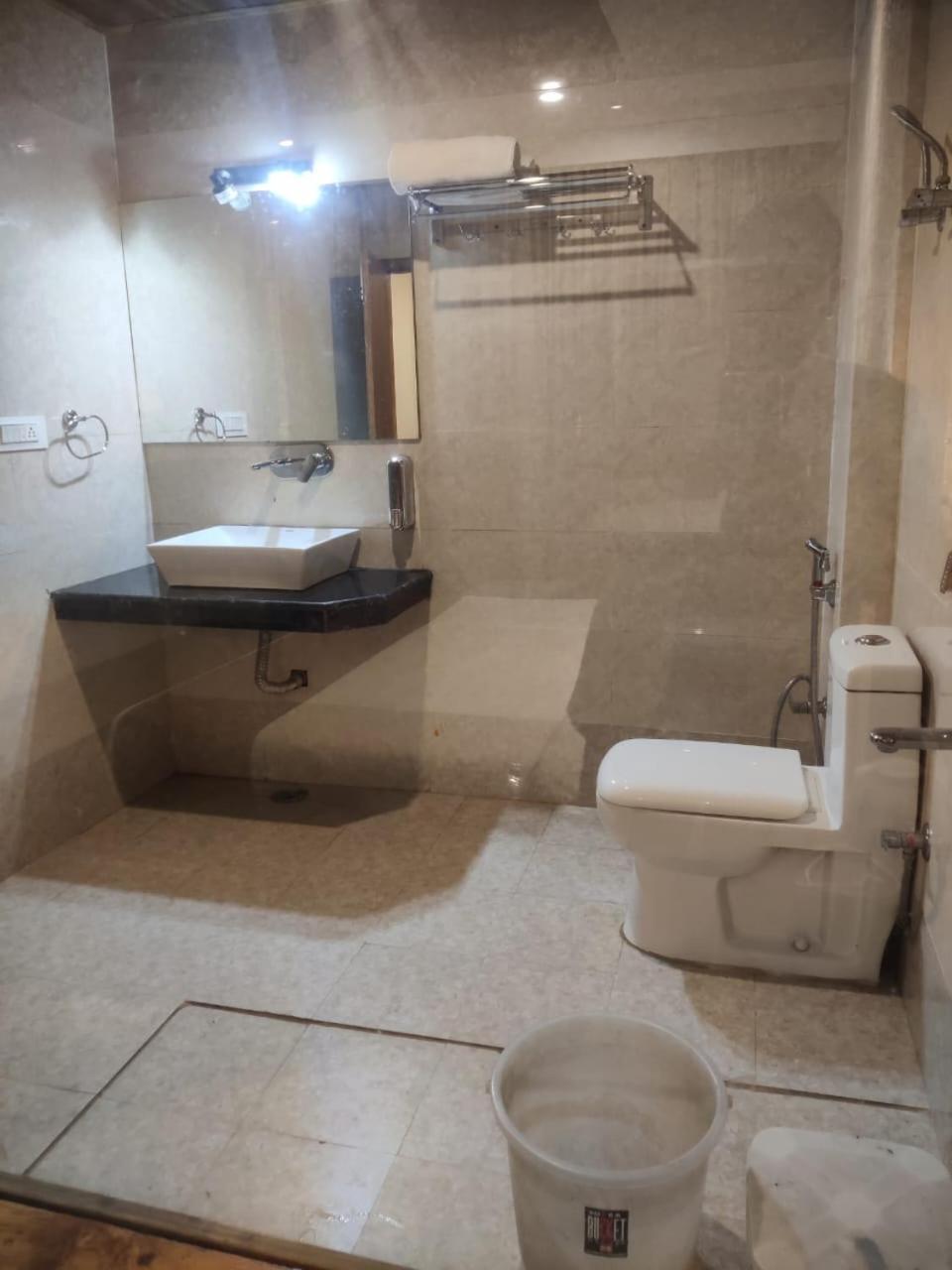 Hotel Di Villa Manāli Buitenkant foto